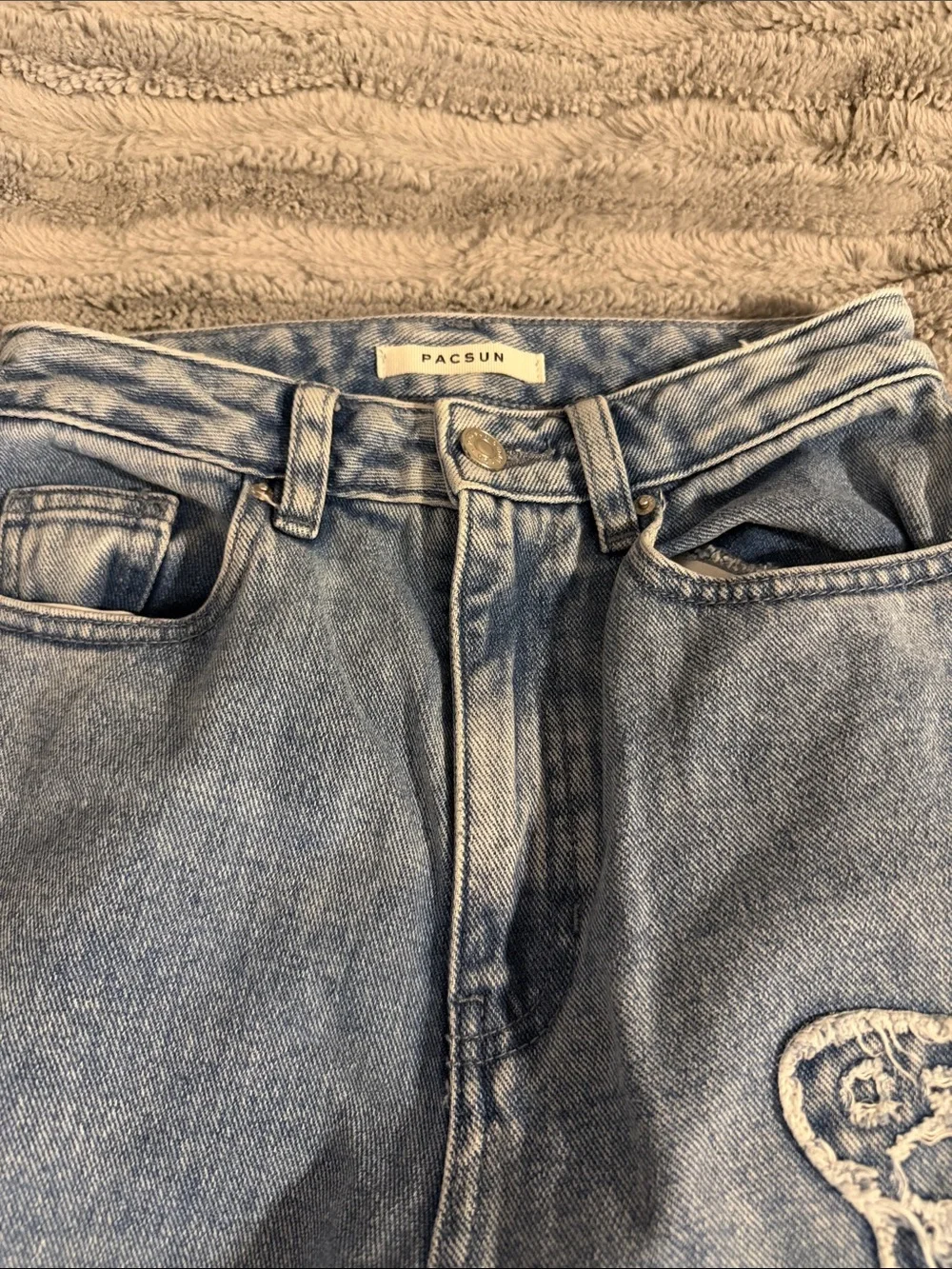 Women’s Pacsun butterfly jeans 🦋